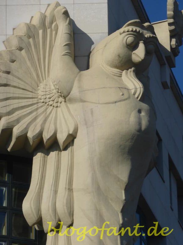 StatueKarlskircheWien e1552161251807