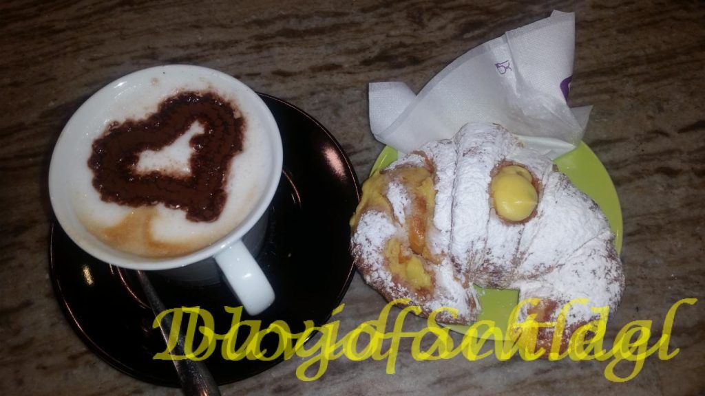Florenz Kaffee Croissant