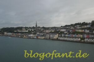 Cobh, Queensland, bunte Häuser, Cobh Kirche, Titanic